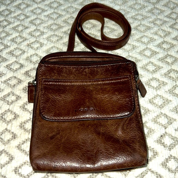 Crossbody fossil leather purse.  Great condition! - Picture 1 of 5